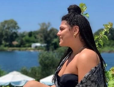 Ο Αργύρης Αγγέλου φωτογράφισε την Δανάη Μπάρκα στην πισίνα και πήραν 7.000 likes! (φωτο)